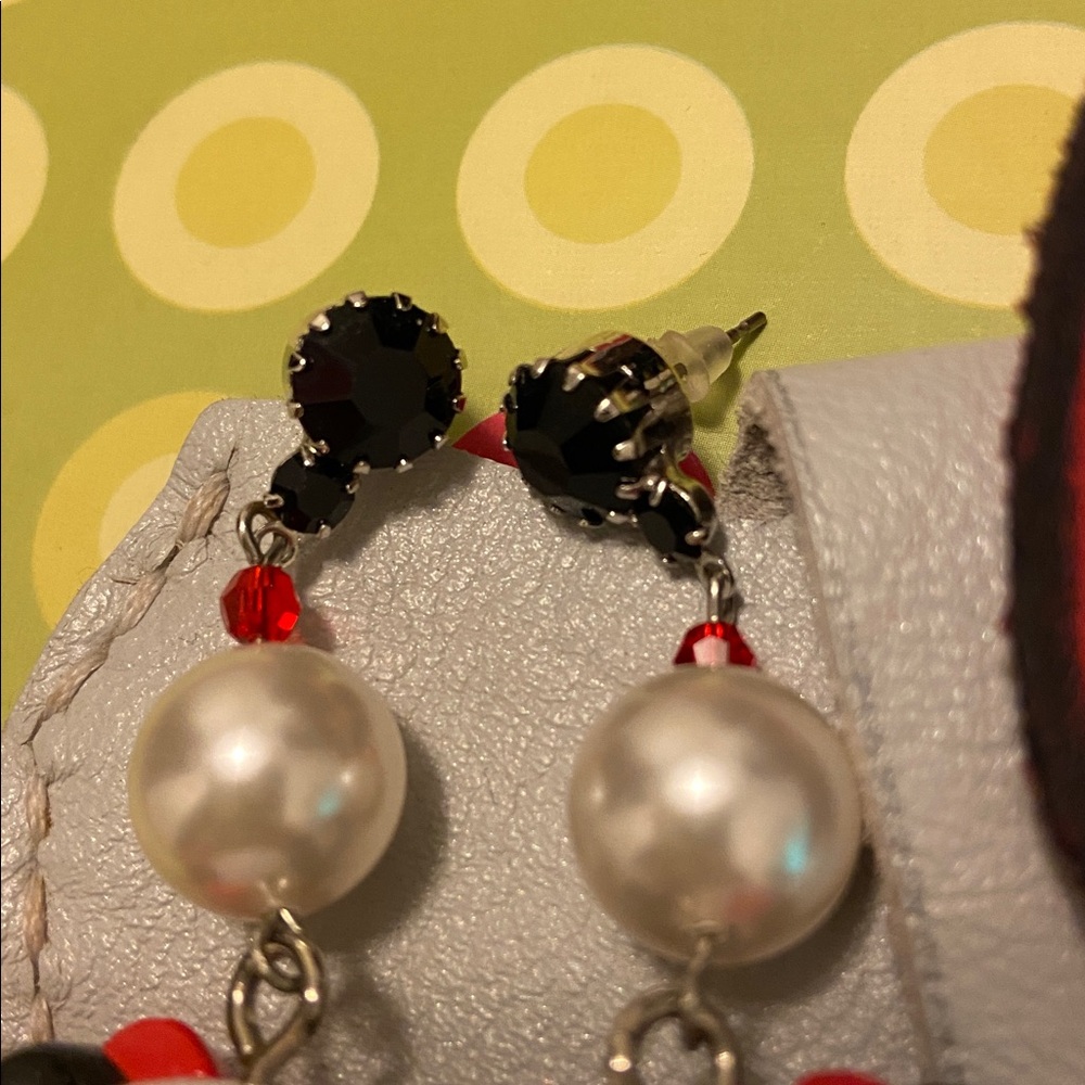 PANDA Tarantino collab sanrio hello kitty tarina earrings - Picture 6 of 9